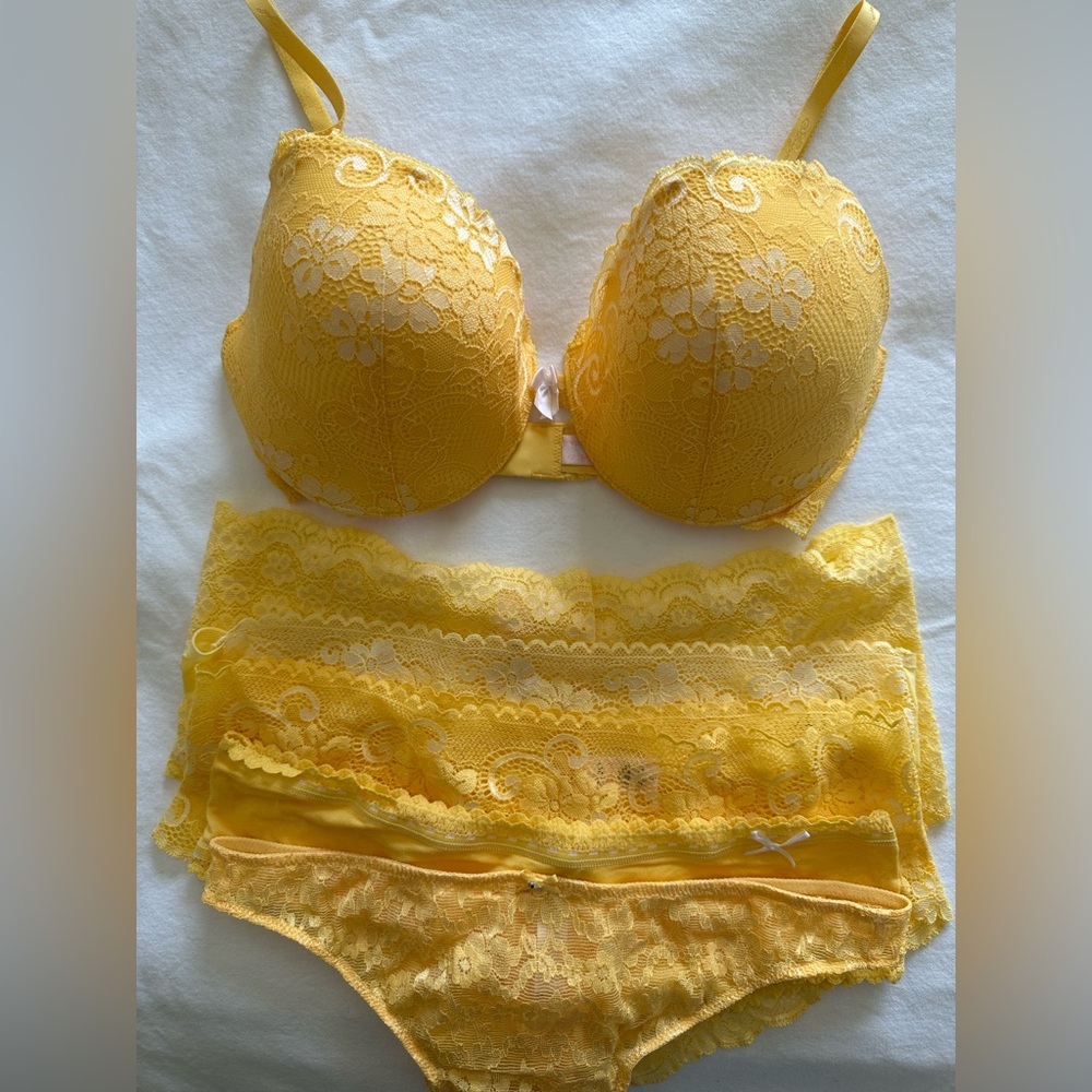 NWOT Vintage 2007 Victoria’s Secret Yellow Lace Bra and 5 Panty Set 36D & L Rare